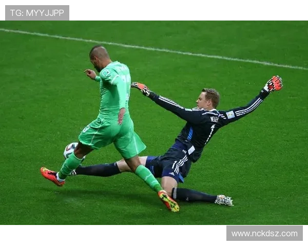 德国足球守门员诺伊尔的传奇生涯与成就解析 德国足球守门员诺伊尔的传奇生涯与成就解析