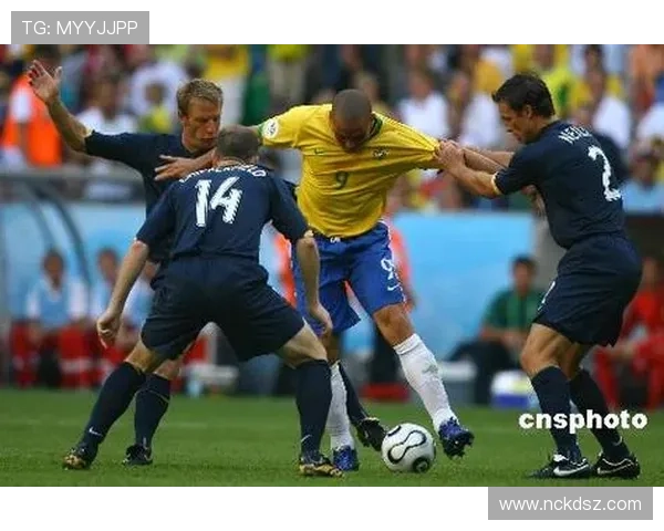 英媒评选十大足球球星排行榜:谁是当今足坛最强巨星 英媒评选十大足球球星排行榜:谁是当今足坛最强巨星