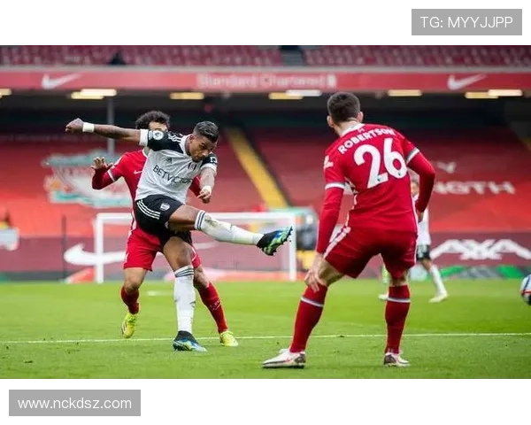 足球右边锋十号球星如何在现代比赛中扮演关键角色引领进攻新风潮 足球右边锋十号球星如何在现代比赛中扮演关键角色引领进攻新风潮